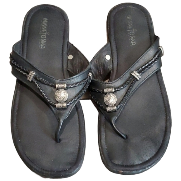 Minnetonka Womens leather flip flop flats sz 9M - Picture 1 of 10